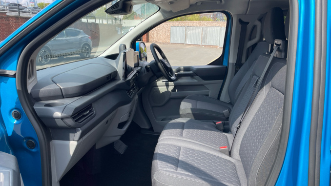 Ford Transit Custom E-320 L1 Rwd 160kW 71kWh H1 Double Cab Van Limited Auto - Image 13